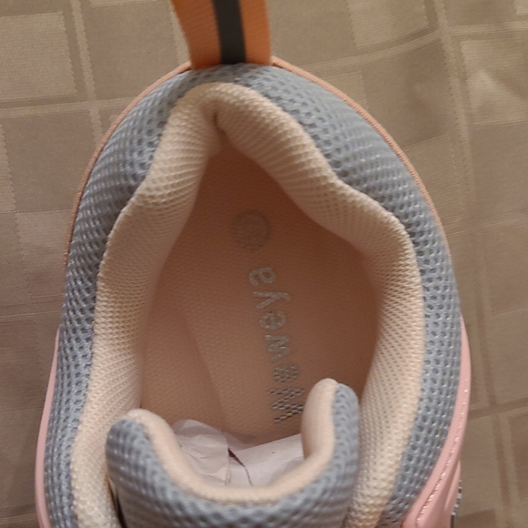 Girl's sneakers size 6.5 - Picture 6 of 6